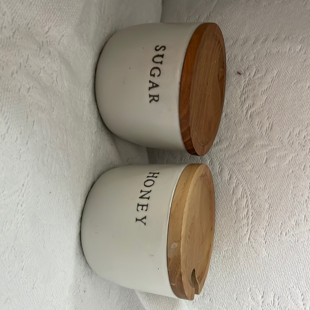 Hearth & Home Sugar & Honey stoneware Magnolia.